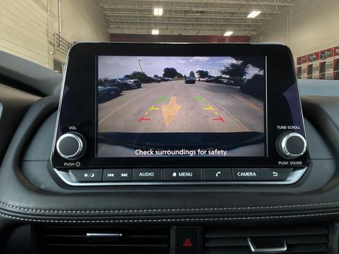Used 2025 Nissan Rogue SV FWD image 31