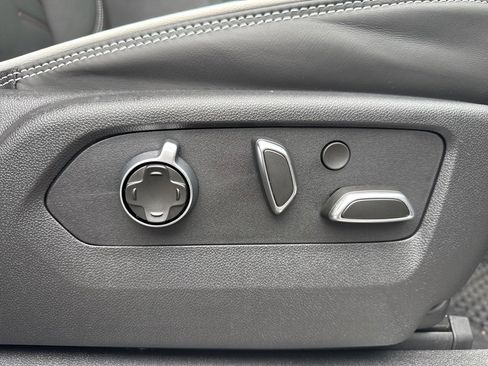 Used 2025 GMC Sierra 1500 AT4X image 32