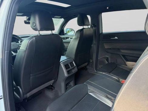 Used 2022 Volkswagen Atlas Cross Sport SEL R-Line AWD/4WD image 25