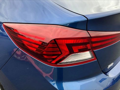 Used 2019 Hyundai Elantra SE image 32