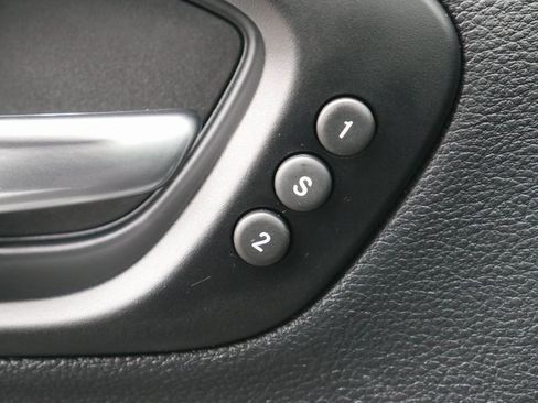 Used 2022 Jeep Cherokee Limited image 27