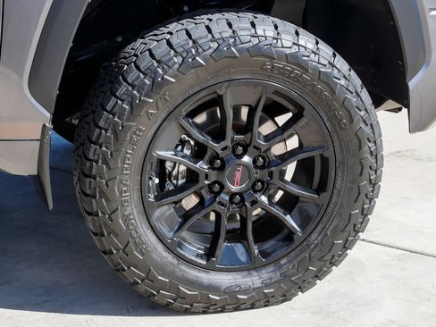 Used 2022 Toyota Tundra Limited w/ TRD Off-Road Package AWD/4WD image 10