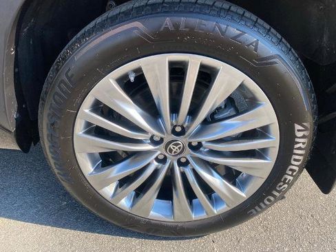 Used 2024 Toyota Highlander Platinum image 33