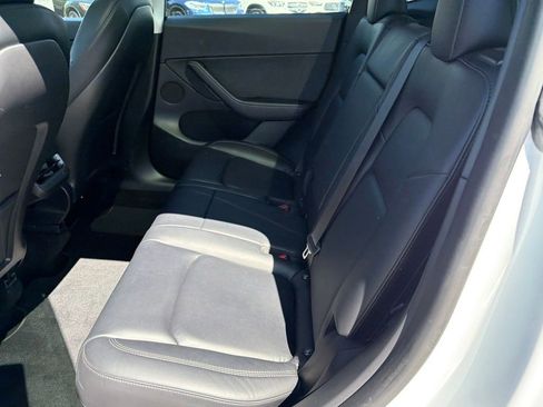 Used 2022 Tesla Model Y Long Range AWD/4WD image 8