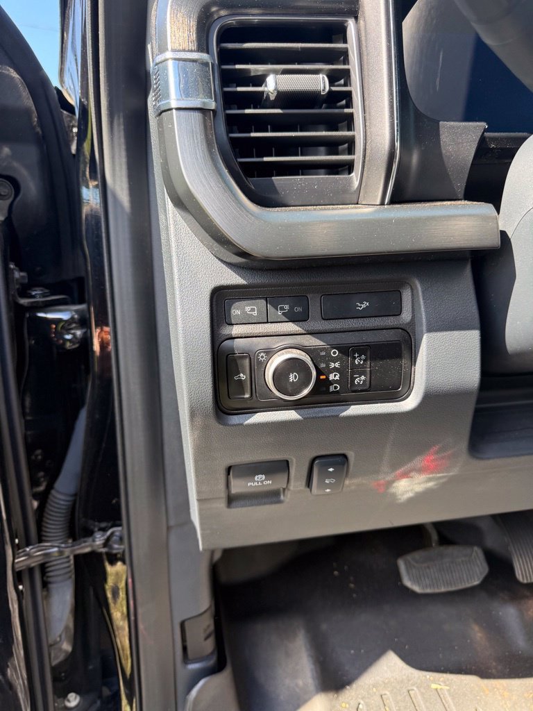 Used 2024 Ford F350 Lariat w/ Lariat Ultimate Package AWD/4WD image 18