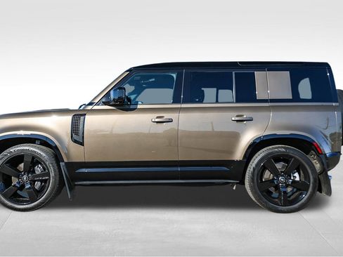Certified 2025 Land Rover Defender 110 X-Dynamic SE AWD/4WD image 7