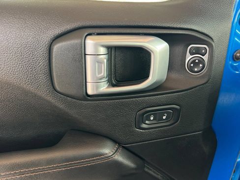 Used 2022 Jeep Wrangler Unlimited Rubicon AWD/4WD image 11