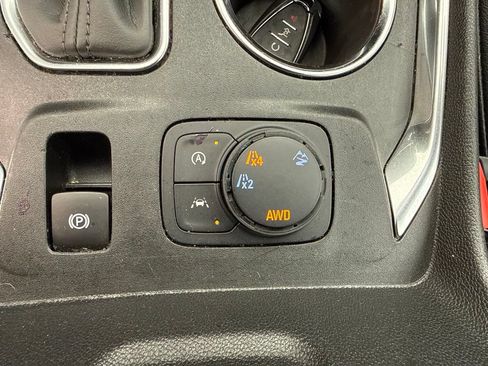 Used 2023 Chevrolet Traverse LT AWD/4WD image 34