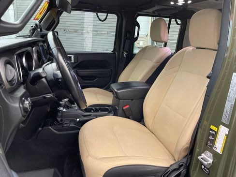 Used 2023 Jeep Gladiator Sport AWD/4WD image 19