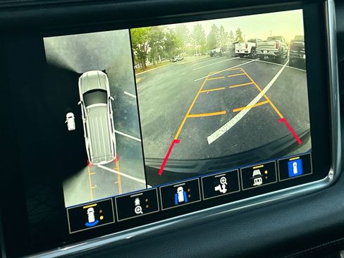 Used 2023 GMC Yukon XL Denali image 27