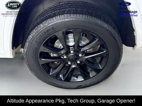 Used 2022 Jeep Grand Cherokee Laredo X image 30