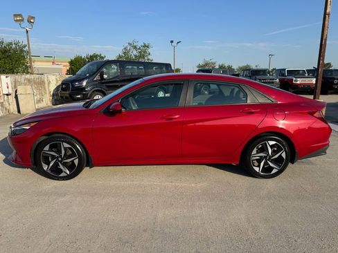 Used 2023 Hyundai Elantra SEL w/ Convenience Package FWD image 11