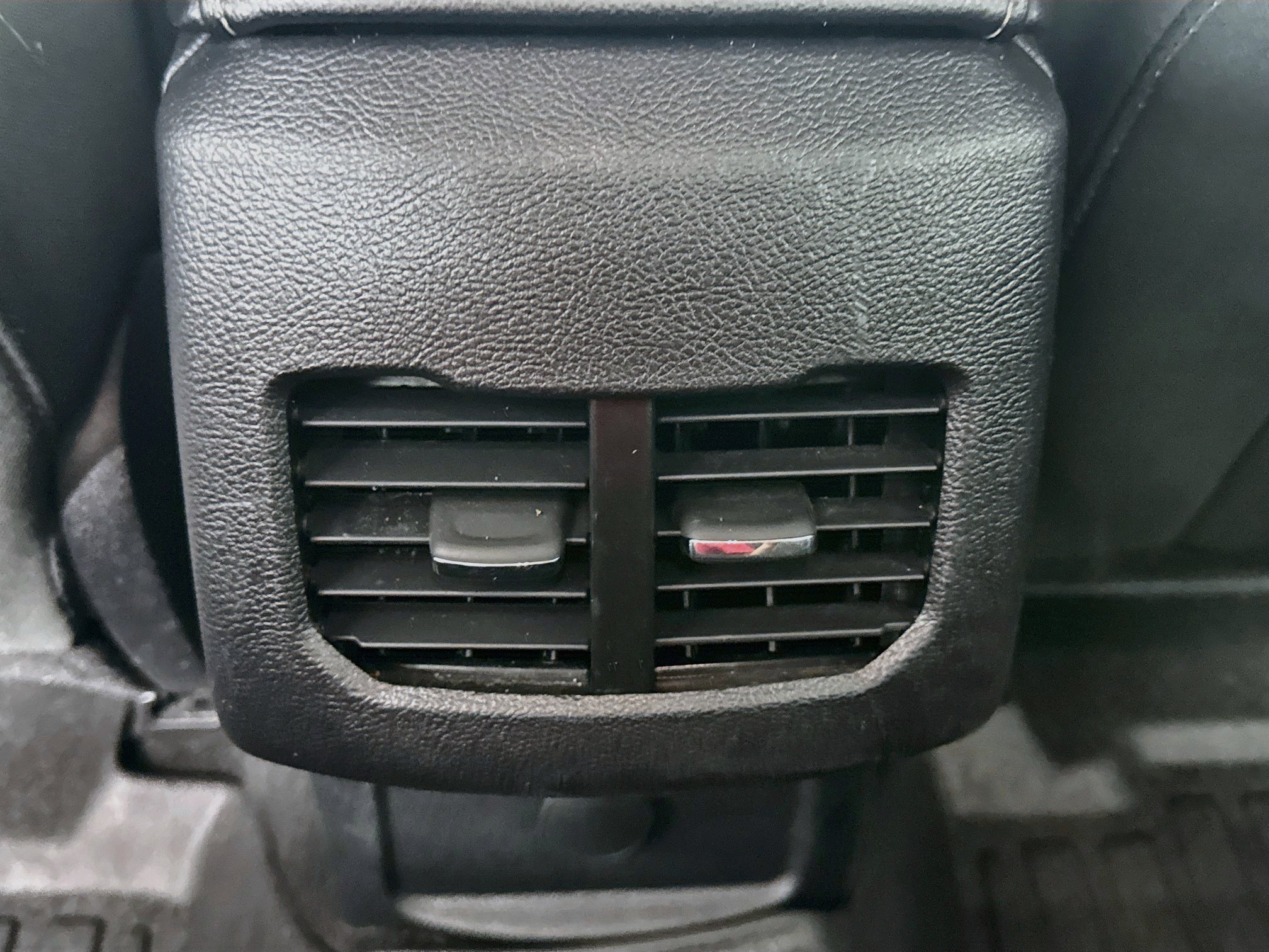 Used 2020 Ford Fusion SE FWD image 22