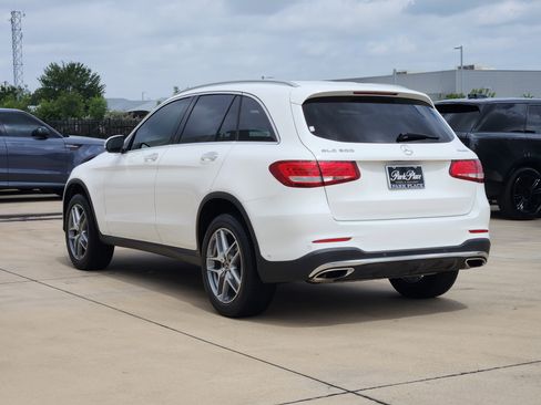 Used 2018 Mercedes-Benz GLC 300 4MATIC image 4