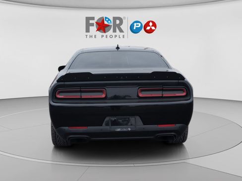 Used 2016 Dodge Challenger SRT Hellcat RWD image 4