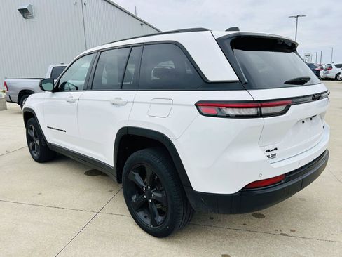 Used 2023 Jeep Grand Cherokee Limited w/ Luxury Tech Group II AWD/4WD image 39