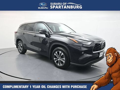 Used 2025 Toyota Highlander XLE AWD/4WD image 1