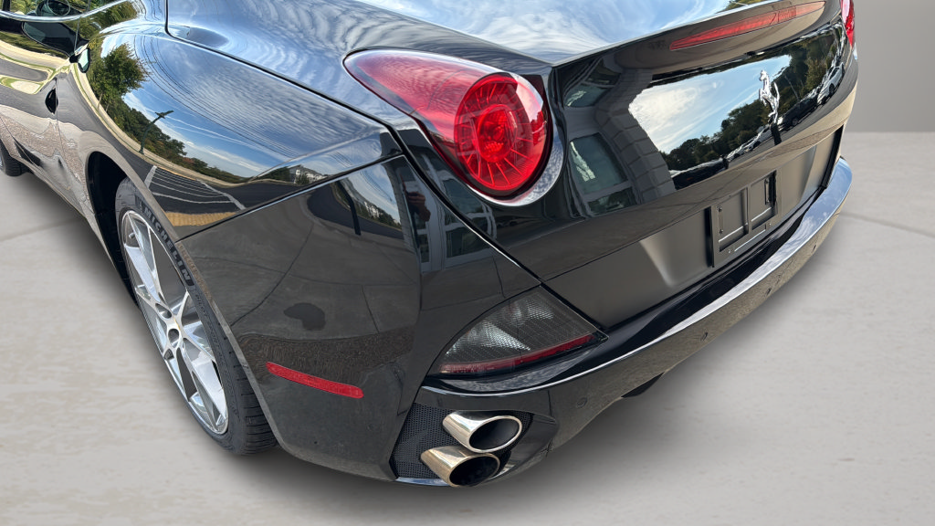 Used 2012 Ferrari California RWD image 20