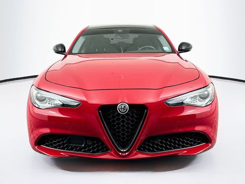 Used 2021 Alfa Romeo Giulia Sprint w/ Nero Edizione RWD image 2