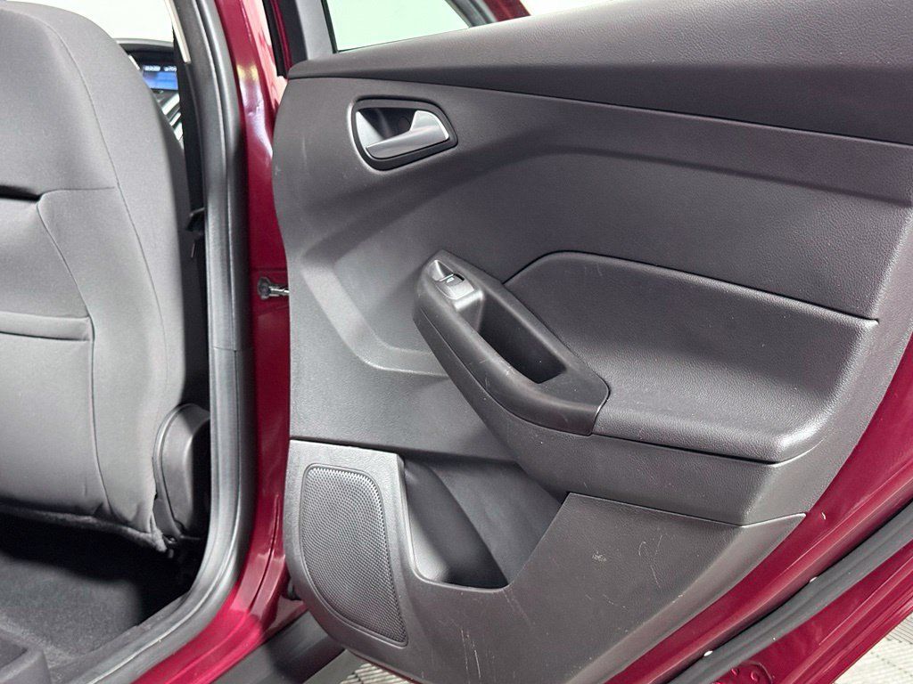 Used 2014 Ford Focus SE FWD image 26