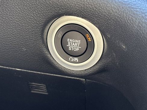 New 2026 Chrysler Pacifica Select image 30