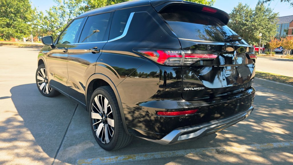 Used 2025 Mitsubishi Outlander AWD image 22