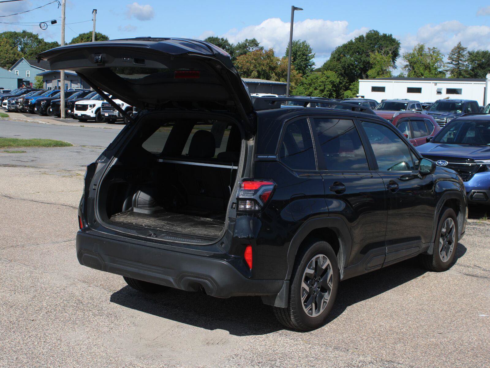 Used 2025 Subaru Forester Premium AWD/4WD image 7