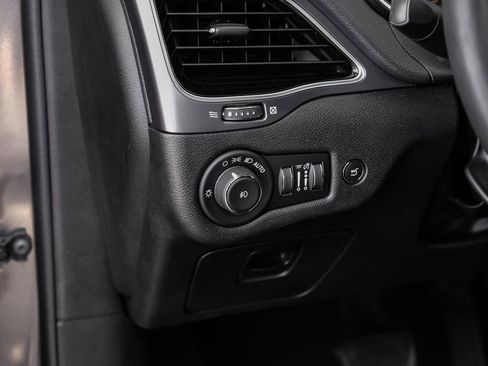 Used 2022 Jeep Cherokee Limited AWD/4WD image 40