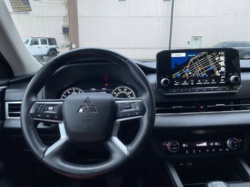 Used 2022 Mitsubishi Outlander SE image 27