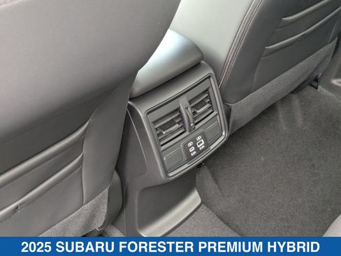 Used 2025 Subaru Forester Premium AWD/4WD image 31