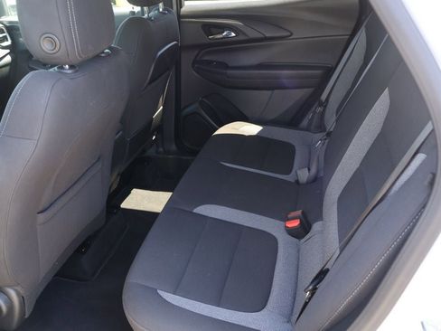Used 2025 Chevrolet TrailBlazer LT FWD image 8