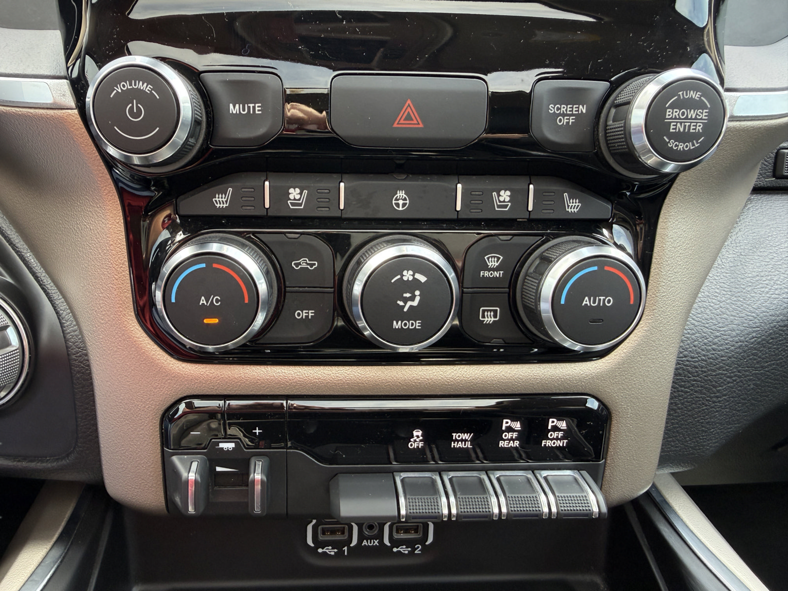 Used 2020 RAM 1500 Laramie AWD/4WD image 32