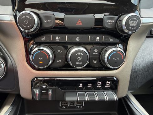 Used 2020 RAM 1500 Laramie AWD/4WD image 32