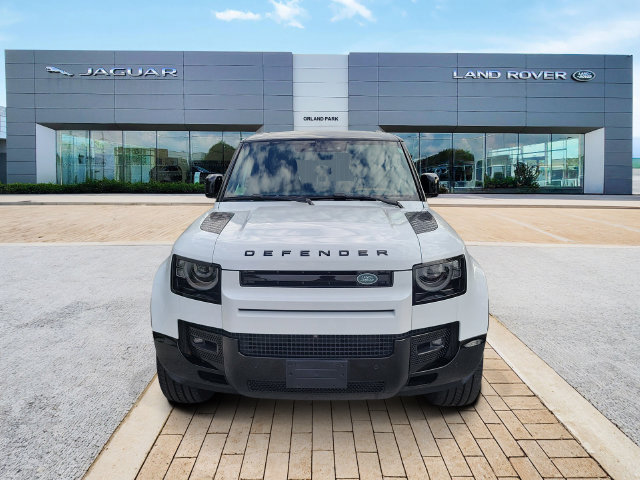 Used 2025 Land Rover Defender 110 X-Dynamic SE AWD/4WD image 2