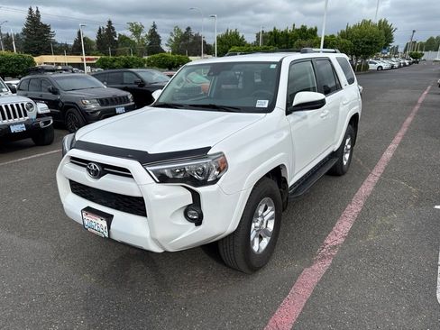Used 2022 Toyota 4Runner SR5 AWD/4WD image 3