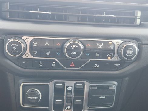 Used 2024 Jeep Gladiator Sport AWD/4WD image 22