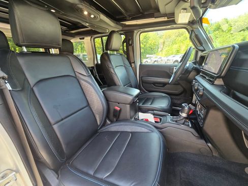 Used 2024 Jeep Wrangler High Altitude AWD/4WD image 16