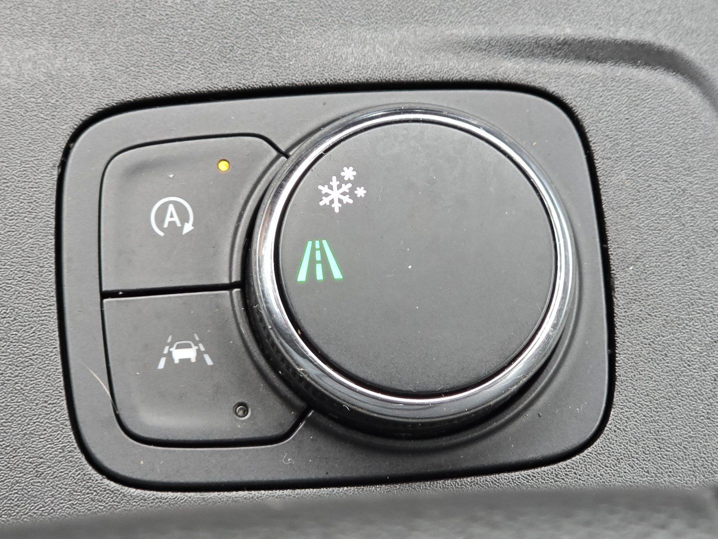 Used 2023 Chevrolet Traverse LT FWD image 16