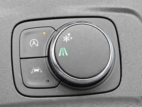 Used 2023 Chevrolet Traverse LT FWD image 16