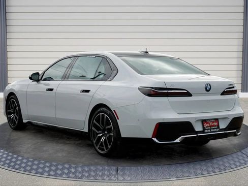 Used 2023 BMW i7 xDrive60 w/ Executive Package 2 AWD/4WD image 5
