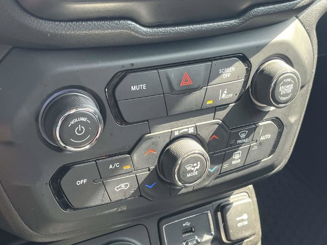 Used 2023 Jeep Renegade Trailhawk AWD/4WD image 30