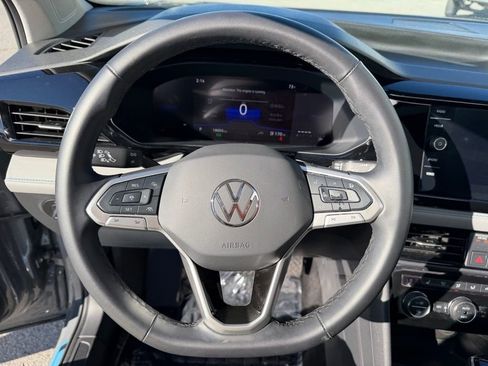 Used 2024 Volkswagen Taos SE image 22
