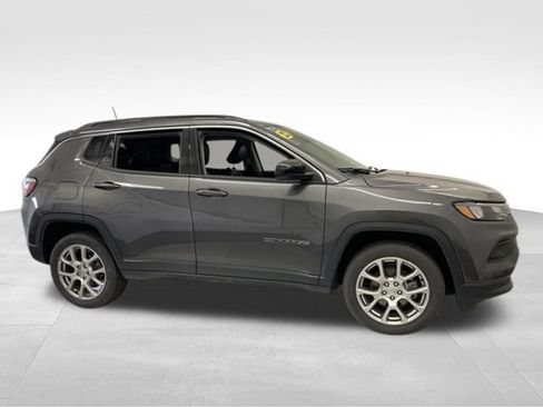 Used 2022 Jeep Compass Latitude AWD/4WD image 8