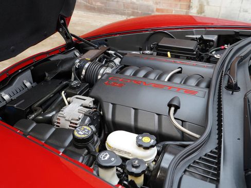 Used 2005 Chevrolet Corvette Coupe w/ Preferred Equipment Group RWD image 30