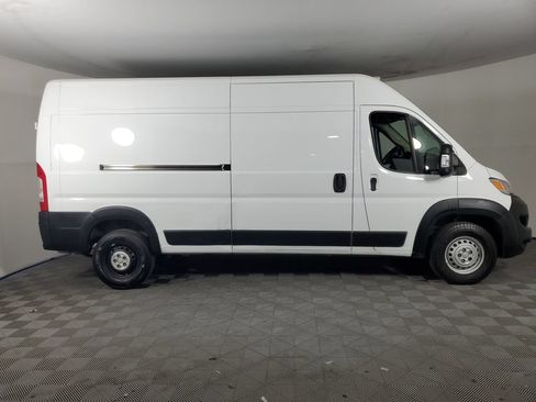 Used 2025 RAM ProMaster 2500 w/ Convenience Group FWD image 2