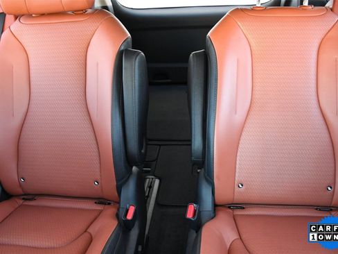 Used 2022 Kia Carnival SX Prestige image 11