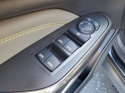 Used 2025 Chevrolet Trax ACTIV w/ Sunroof Package image 15