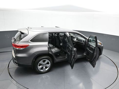 Used 2018 Toyota Highlander Limited w/ Protection Package #3 image 47
