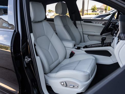 Certified 2026 Porsche Macan S AWD/4WD image 41
