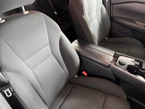 Used 2024 Nissan Rogue S image 30